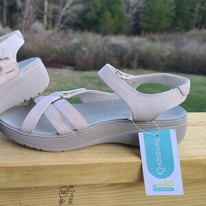 NWT Baretraps Tracey Sandal Size 10M